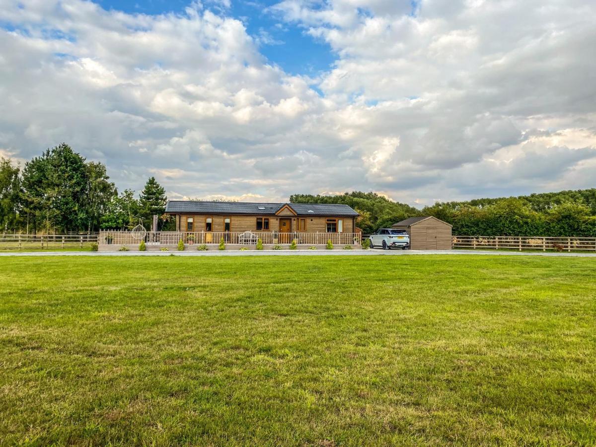 Immaculate 3-Bedroom Private Lodge Near York Exterior foto